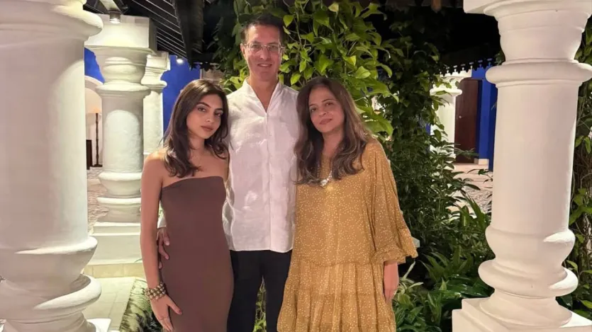 अवीवा की फोटोग्राफी सिर्फ दृश्य सुंदरता नहीं दिखाती, बल्कि सामाजिक मुद्दों पर भी सवाल उठाती है। उनका मानना है कि कला बदलाव का माध्यम बन सकती है और यही सोच उनके काम में साफ झलकती है। इसके अलावा, वह एक समय राष्ट्रीय स्तर की फुटबॉल खिलाड़ी भी रह चुकी हैं। प्रकृति से गहरा लगाव होने के कारण वह अक्सर जंगलों, पहाड़ों और रेगिस्तानों की यात्रा करती हैं और कैमरे के जरिए अनकही कहानियों को सामने लाती हैं।