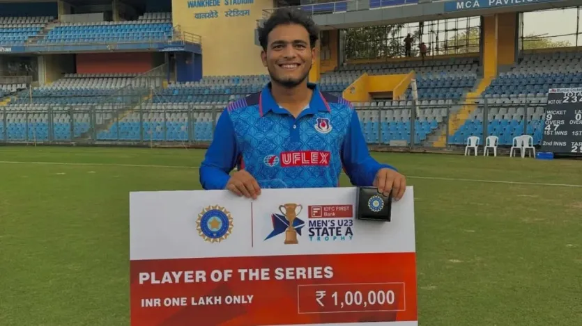 IPL 2026 के ऑक्शन में 2 खिलाड़ी 14 करोड़ से ज्यादा रुपये ऑक्शन में बटोरने में सफल रहे। इनमें पहला नाम है उत्तर प्रदेश के लिए घरेलू क्रिकेट खेलने वाले प्रशांत वीर जिनको चेन्नई सुपर किंग्स ने 14 करोड़ 20 लाख रुपये में अपनी टीम में शामिल किया। आपको जानकर हैरानी होगी कि 20 साल के प्रशांत IPL ऑक्शन में 10 करोड़ रुपये से ज्यादा रकम में बिकने वाले दूसरे सबसे युवा खिलाड़ी हैं। 