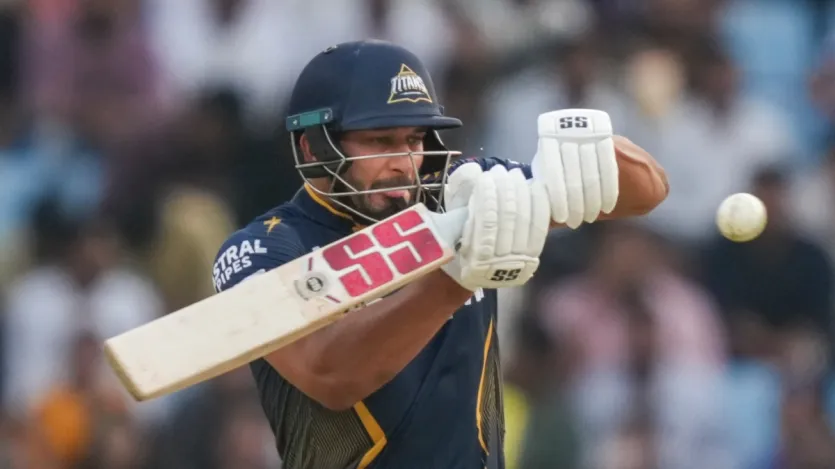 शाहरुख खान की गिनती भी IPL इतिहास के सबसे महेंग अनकैप्ड प्लेयर्स में होती है। तूफानी बल्लेबाजी के लिए मशहूर शाहरुख खान को पंजाब किंग्स ने साल 2022 में हुए मेगा ऑक्शन में 9 करोड़ रुपये में अपनी टीम में शामिल किया था। शाहरुख का बेस प्राइस सिर्फ 40 लाख था लेकिन उन्हें इससे कई गुना ज्यादा रकम ऑक्शन में मिली।  