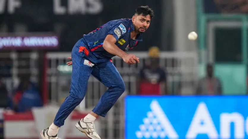 IPL 2026 के ऑक्शन से पहले तक आवेश खान सबसे महंगे अनकैप्ड खिलाड़ी थे। साल 2022 में लखनऊ सुपर जायंट्स यानी LSG ने आवेश को 10 करोड़ रुपये में खरीदा था। तब इस रकम ने IPL ऑक्शन में सनसनी मचा दी थी। अब IPL 2026 के ऑक्शन में आवेश खान का रिकॉर्ड टूट गया है।