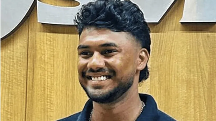 प्रशांत वीर के साथ कार्तिक शर्मा का नाम भी IPL ऑक्शन में सबसे महंगे बिकने वाले अनकैप्ड खिलाड़ियों में शुमार हो गया। कार्तिक शर्मा को चेन्नई सुपर किंग्स ने अपने साथ जोड़ा। दिलचस्प बात ये रही कि CSK ने प्रशांत की तरह कार्तिक को भी खरीदने के लिए  14.2 करोड़ रुपये खर्च किए। बता दें, 19 साल के प्रशांत IPL ऑक्शन में 10 करोड़ से ज्यादा में बिकने वाले सबसे युवा अनकैप्ड खिलाड़ी हैं।