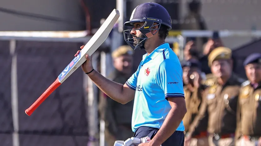 रोहित शर्मा ने लिस्ट-ए क्रिकेट में 13913 रन बनाए हैं। उन्होंने 351 मैचों की 339 पारियों में 47.32 के औसत से यह रन बनाए हैं। उनके बल्ले से 37 शतक और 74 अर्धशतक भी निकले हैं।