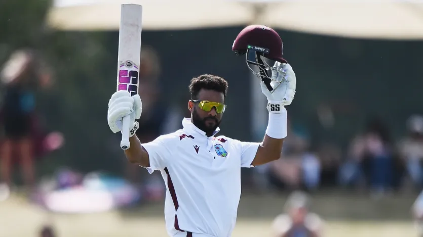 साल 2025 वेस्टइंडीज के बेहतरीन बल्लेबाज शे होप के नाम रहा. शा होप ने तीनों फॉर्मेट में 42 मैचों में कुल 1760 रन बनाए. होप इस साल सिर्फ 4 रन से सबसे ज्यादा रन बनाने वाले बल्लेबाज बनने से चूक गए। साल 2025 में होप ने 8 टेस्ट की 16 पारियों में 534 रन और 15 वनडे मैचों में 670 रन बनाए. वहीं, 19 टी20I मैचों में 556 रन बनाए थे. 