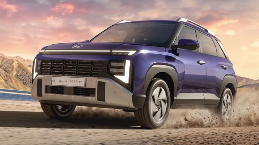 चौथी है हुंडई वेन्यू फेसलिफ्ट, कॉम्पैक्ट SUV जो शार्प लुक, एन्हांस्ड कनेक्टेड टेक, एक्स्ट्रा सेफ्टी फीचर्स और बेहतर मटेरियल्स के साथ आई। एक्स-शोरूम कीमत 7.90 लाख रुपये से शुरू। इसने कॉम्पिटिटिव सेगमेंट में बेस्टसेलर स्टेटस को मजबूत किया और वैल्यू-फॉर-मनी की उम्मीदों को पूरा किया।