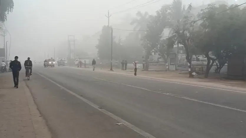 कल लखनऊ में  घने कोहरे के वजह से भारत साउथ अफ्रीका का मैच रद्द हो गया था।अखिलेश यादव ने भी प्रदूषण पर सवाल खड़े किए थे। सोशल मीडिया और अन्य प्लेटफार्म पर  AQI से संबंधित भ्रामक आंकड़े प्रचारित और प्रसारित किए जा रहे हैं जो वायु गुणवत्ता बताने वाले निजी एप से लिए गए हैं।