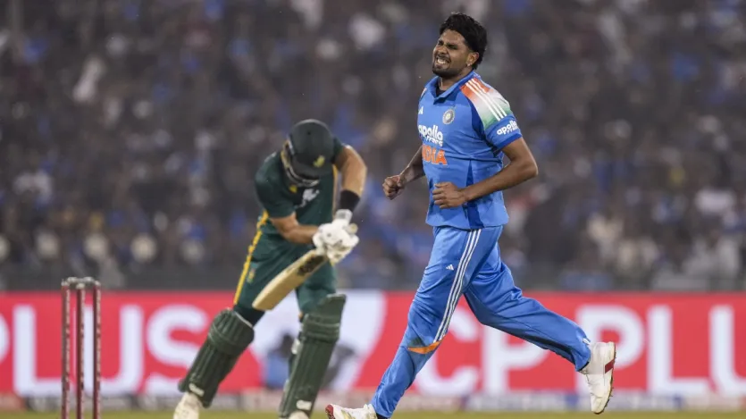 भारत के लिए साल 2025 में वनडे क्रिकेट में सबसे ज्यादा विकेट लेने का रिकॉर्ड हर्षित राणा के नाम मौजूद है। हर्षित ने साल 2025 में कुल 11 वनडे मुकाबले खेले हैं और इस दौरान उन्होंने 20 विकेट हासिल किए हैं।