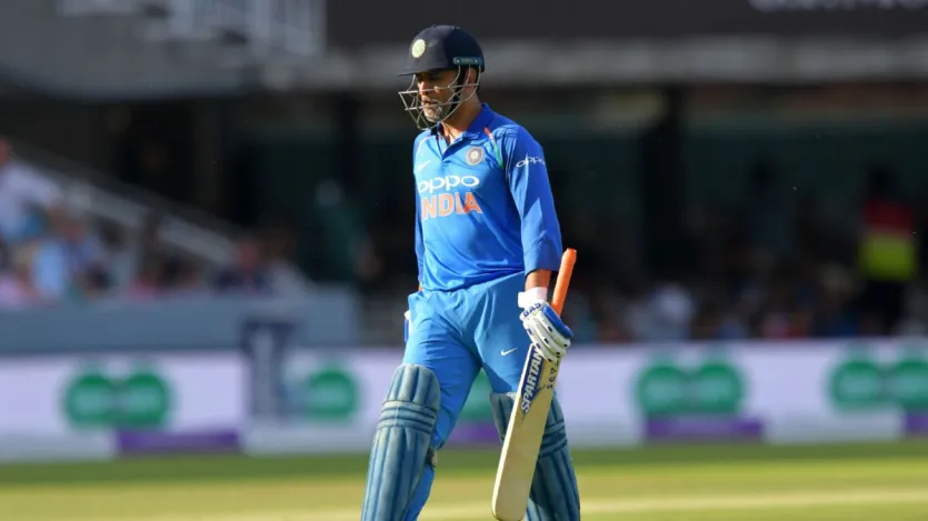 भारत के पूर्व दिग्गज कप्तान एमएस धोनी इस लिस्ट में तीसरे नंबर पर है। इंटरनेशनल क्रिकेट में एमएस धोनी ने अपने करियर में कुल 535 मैच खेले थे और इस दौरान वह 44.74 के औसत से 17092 रन बनाने में कामयाब रहे थे। वह भारत के लिए तीन ICC ट्रॉफी जीतने वाले पहले कप्तान हैं। इंटरनेशनल क्रिकेट में उनके बल्ले से 15 शतक आए हैं।