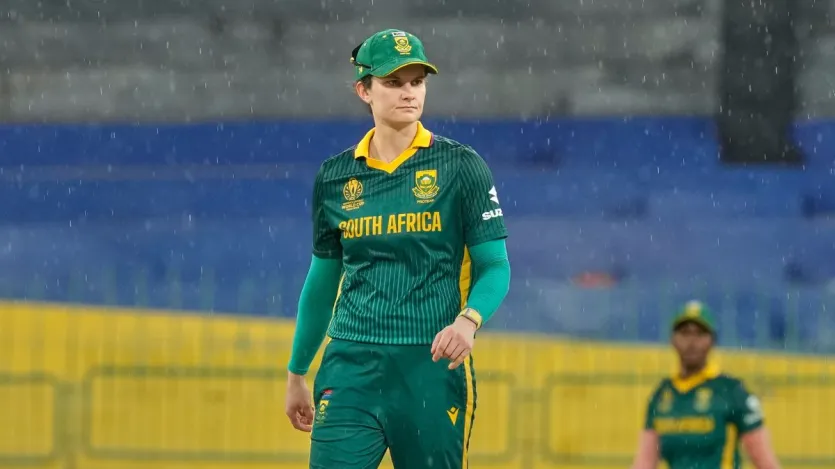 साउथ अफ्रीका की कप्तान लॉरा वोल्वार्ड्ट का नाम इस लिस्ट में दूसरे नंबर पर हैं। वोल्वार्ड्ट ने इस साल वनडे में 21 मैच में 61.78 की औसत से 1174 रन बनाए हैं। इस दौरान उनके बल्ले से 5 शतक और 4 अर्धशतक आए। लॉरा एक कैलेंडर ईयर में 1000 वनडे रन बनाने वाली मंधाना के बाद अब तक की दूसरी महिला बल्लेबाज हैं। उनकी कप्तानी साउथ अफ्रीका की टीम महिला वनडे वर्ल्ड कप के फाइनल में पहुंचने में कामयाब रही थी।