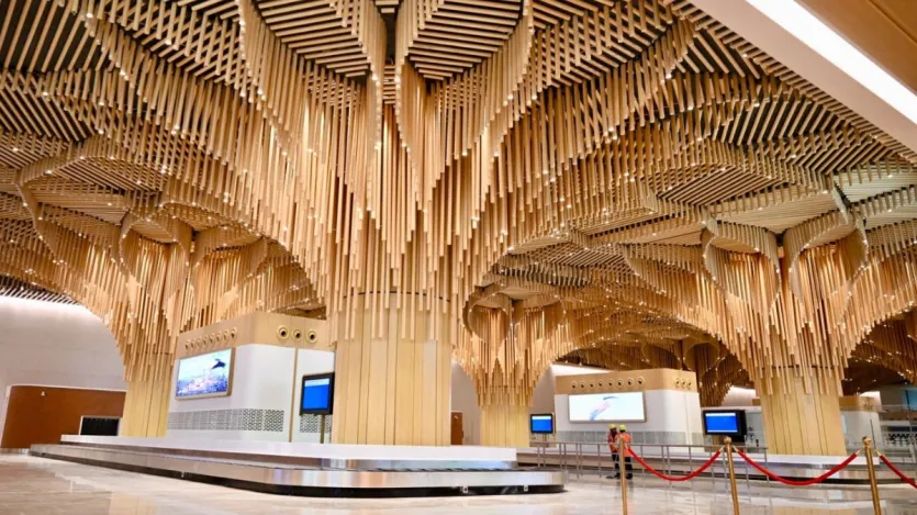 इस प्रोजक्ट का सबसे बड़ा प्रभाव असम की इकोनॉमी पर दिखेगा। बेहतर एयर कनेक्टिविटी से बिजनेस को गति मिलेगी, इन्वेस्टर्स का भरोसा बढ़ेगा और रोजगार के मौके मिलेंगे। खासतौर पर चाय उद्योग, हैंडीक्राफ्ट, कृषि प्रोडक्ट्स और स्टार्टअप सेक्टर को भी बड़ा फायदा मिल सकता है। गुवाहाटी पहले से ही नॉर्थ-ईस्ट का मुख्य व्यावसायिक केंद्र है। नया टर्मिनल उसके रोल को और मजबूत करेगा।