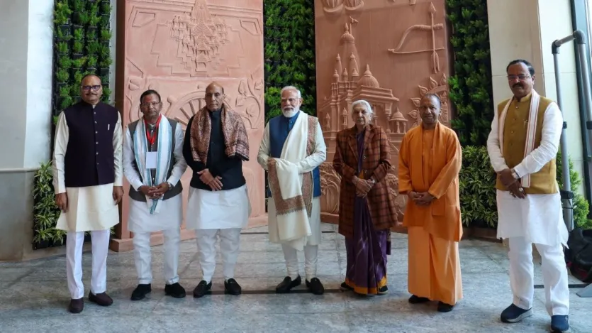 राष्ट्र प्रेरणा स्थल में 6 हजार 300 वर्ग मीटर में फैला एक संग्रहालय भी है, जिसे डिजिटल और इमर्सिव प्रारूपों के माध्यम से तीनों नेताओं के जीवन, संघर्ष और दर्शन के बारे में बताने के लिए डिजाइन किया गया है। अधिकारियों के मुताबिक, इस संग्रहालय में श्यामा प्रसाद मुखर्जी, दीनदयाल उपाध्याय और पूर्व प्रधान मंत्री अटल बिहारी वाजपेयी के सार्वजनिक जीवन के महत्वपूर्ण क्षणों को दिखाने के लिए भी डिस्प्ले का इस्तेमाल किया गया है।