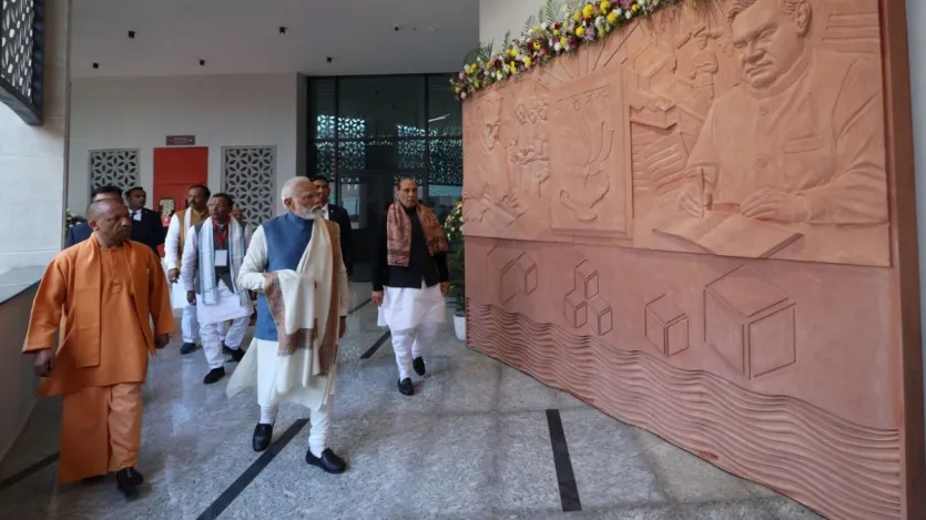 संग्रहालय के साथ-साथ राष्ट्र प्रेरणा स्थल को एक विशाल सार्वजनिक स्थान के रूप में भी डिजाइन किया गया है, जहां सांस्कृतिक और अन्य कार्यक्रम होंगे। इसमें लगभग 3 हजार लोगों की बैठने की क्षमता वाला एक शानदार एम्फीथिएटर, ओपन-एयर थिएटर, रैली स्थल, ध्यान कक्ष और एक पुस्तकालय शामिल है।