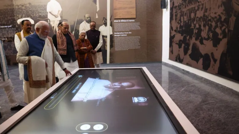 राष्ट्र प्रेरणा स्थल में उद्यान, पार्किंग क्षेत्र, कैफेटेरिया, ध्वजारोहण क्षेत्र और 3 हेलीपैड भी हैं। गोमती नदी के तट पर एक शांत स्थान के रूप में डिज़ाइन किए गए, राष्ट्र प्रेरणा स्थल का उद्देश्य इतिहास, विचारधारा और पर्यावरण का संगम बनना है। इस नई ऐतिहासिक जगह को लेकर लखनऊ के लोग भी काफी उत्साहित हैं क्योंकि इसे ऐसी जगह बनाया गया है जहां पहले कूड़े के ढेर लगे रहते थे. 