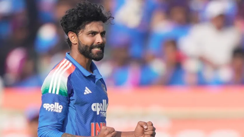 रवींद्र जडेजा ने भारतीय क्रिकेट टीम के लिए साल 2025 में वनडे क्रिकेट में कुल 10 मकाबले खेले हैं और इस दौरान उन्होंने 12 विकेट चटकाए हैं। वह साल 2025 में सबसे ज्यादा विकेट लेने वाले तीसरे भारतीय बॉलर हैं।