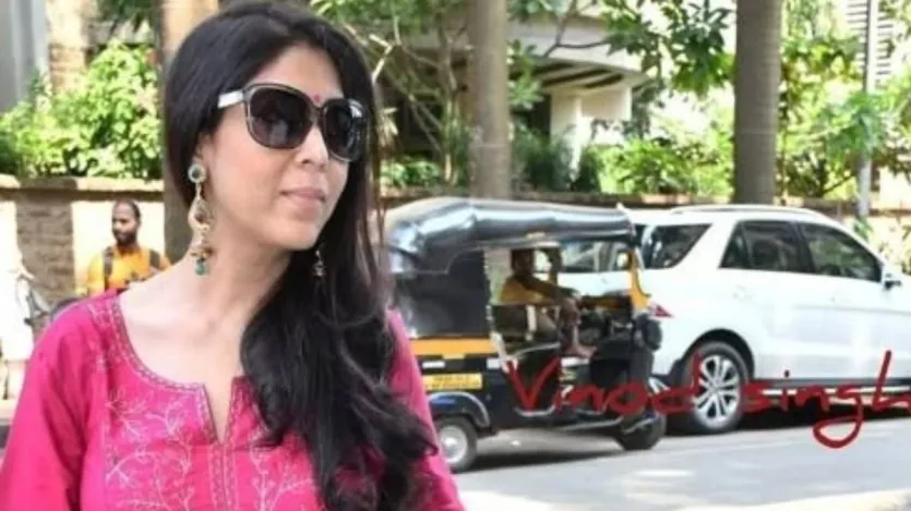 छोटे पर्दे से लेकर बड़े पर्दे तक अपनी एक्टिंग का जादू बिखेरने वाली 52 साल की साक्षी तंवर ने भी अभी तक शादी नहीं की है. एक्ट्रेस ने 2018 में एक बेटी को गोद लिया था, जिसका नाम उन्होंने दित्या रखा है। साक्षी अकेले ही अपनी बेटी की परवरिश कर रही हैं।