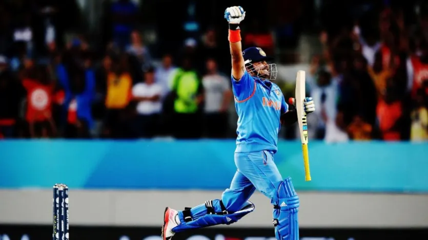 सुरेश रैना पहले ऐसे भारतीय प्लेयर रहे हैं, जिन्होंने टेस्ट, वनडे और T20I क्रिकेट में शतक लगाया था। उनके नाम पर टेस्ट और टी20 इंटरनेशनल क्रिकेट में एक-एक शतक दर्ज है। इसके अलावा वनडे में उन्होंने कुल पांच शतक लगाए थे।