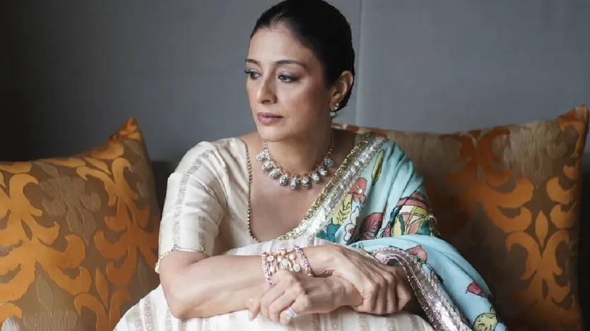 बॉलीवुड की सबसे खूबसूरत अभिनेत्रियों में से एक तब्बू ने भी अभी तक शादी नहीं की है। अंधाधुन से लेकर दृश्यम जैसी फिल्मों में अपनी एक्टिंग का जलवा दिखा चुकीं तब्बू 54 साल की हो गई हैं। उनका नाम कई स्टार्स के साथ जुड़ा, बावजूद इसके एक्ट्रेस ने अभी तक शादी नहीं की है.