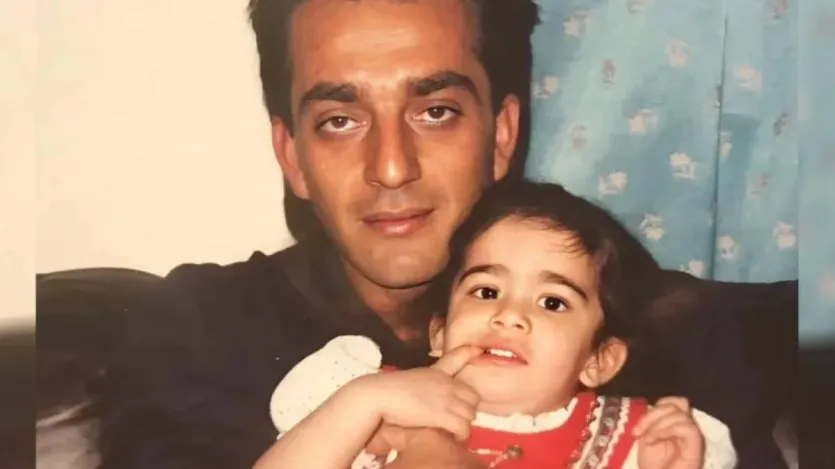 त्रिशाला, संजय दत्त और उनकी पहली पत्नी ऋचा शर्मा की बेटी हैं। त्रिशाला के जन्म के कुछ साल बादी ही ऋचा का निधन हो गया था। ऋचा के निधन के बाद संजय दत्त की जिंदगी में रिया पिल्लई की एंट्री हुई। दोनों ने शादी कर ली, लेकिन ये रिश्ता लंबे समय तक नहीं चल पाया। ऋचा से अलग होकर संजय दत्त ने मान्यता दत्त से शादी की, जो उनकी बेटी त्रिशाला से सिर्फ 10 साल बड़ी हैं।