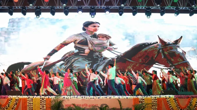 विश्वनाथ कार्तिकेय को 16 साल की उम्र में स्पोर्ट्स कैटिगरी में यह अवार्ड मिला है। सात कॉन्टिनेंट की सबसे ऊंची चोटी पर चढ़ने वाले सबसे यंग माउंटेनियर को बाल पुरस्कार मिला है। कार्तिकेय का कहना है कि वह चाहते हैं कि माउंटेंस साफ हों, क्योंकि अब धीरे-धीरे माउंटेंस पर लोग जा रहे हैं वहां कचरा फैला रहे हैं। एवरेस्ट के कैंप में भी बहुत गंदगी थी हम चाहते हैं हमारे माउंटेन साफ रहें। प्रधानमंत्री जी के साथ फ्यूचर के बारे में बात हुई विकसित भारत के बारे में बात हुई।