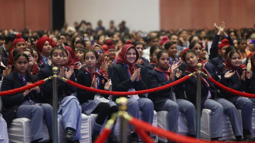 श्रवण सिंह 6 साल की उम्र में ऑपरेशन सिंदूर के दौरान बॉर्डर पर तैनात सैनिकों को चाय पिलाते थे और उनकी सेवा करते थे। श्रवण बड़े होकर आर्मी में जाना चाहते हैं और भारत की रक्षा करना चाहते हैं। इसके अलावा दो बच्चों को मरणोपरांत भी बाल पुरस्कार मिला है। 