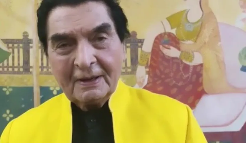 बॉलीवुड के जाने-माने एक्टर और कॉमेडियन गोवर्धन असरानी का 20 अक्टूबर, 2025 को 84 साल की उम्र में निधन हो गया। लंबी बीमारी और सांस की दिक्कतों के बाद मुंबई के एक हॉस्पिटल में उनका निधन हो गया।