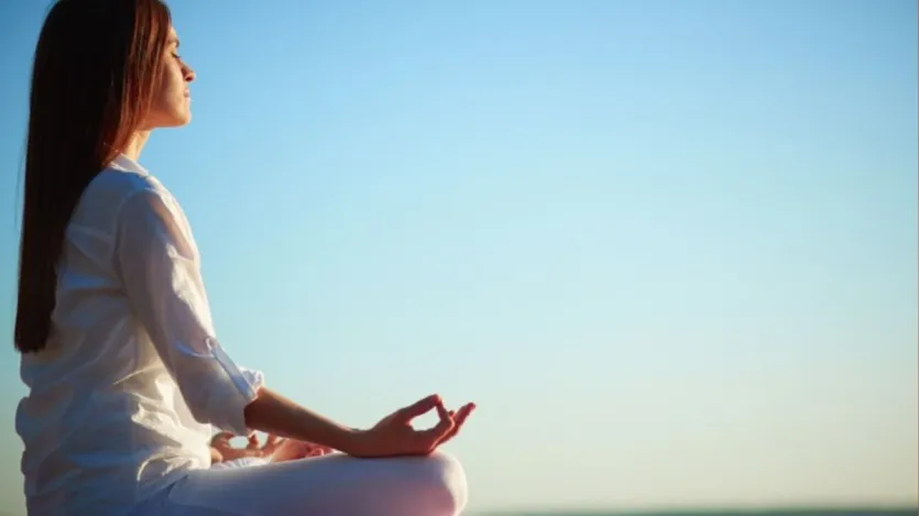 माघ महीने में आपको ध्यान करना चाहिए और सात्विक भोजन का सेवन करना चाहिए। योग, ध्यान और सात्विक जीवन जीकर आप घर बैठे भी पुण्य फल प्राप्त कर सकते हैं। इसके साथ ही माघ माह में धार्मिक और आध्यात्मिक पुस्तकों का अध्ययन करना भी बहुत शुभ होता है। 