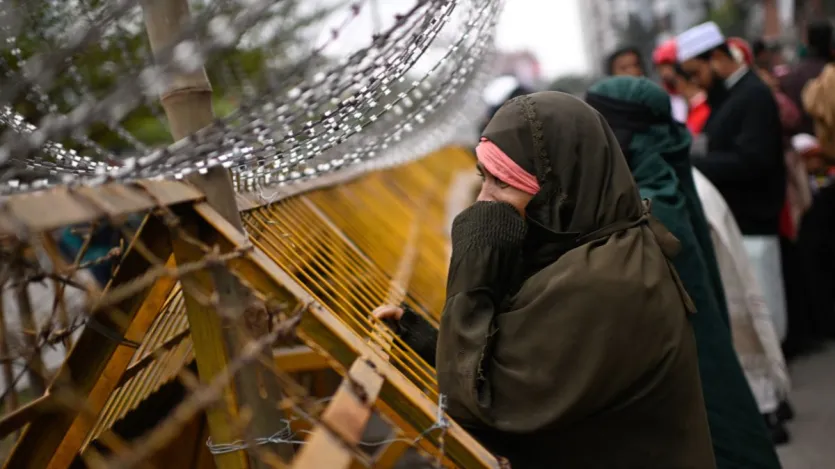 त्रिपुरा, बांग्लादेश के साथ 856 किलोमीटर सीमा साझा करता है। वहीं, मिजोरम, बांग्लादेश के साथ 318 किमी की सीमा साझा करता है।