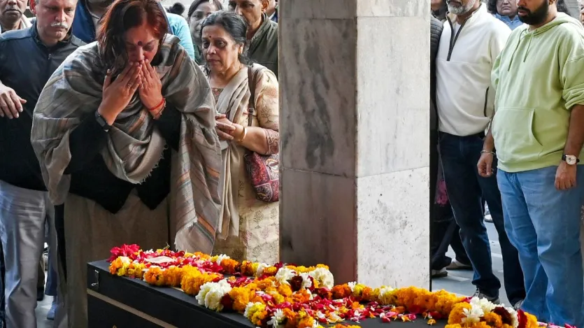 शांभवी के निधन के बाद एक स्थानीय व्यक्ति ने कहा, इस इलाके में पहले कभी ऐसी खामोशी नहीं देखी गई। लोग बस खड़े थे, कुछ बोल नहीं रहे थे, मानो उनके पास शब्द ही ना हों।