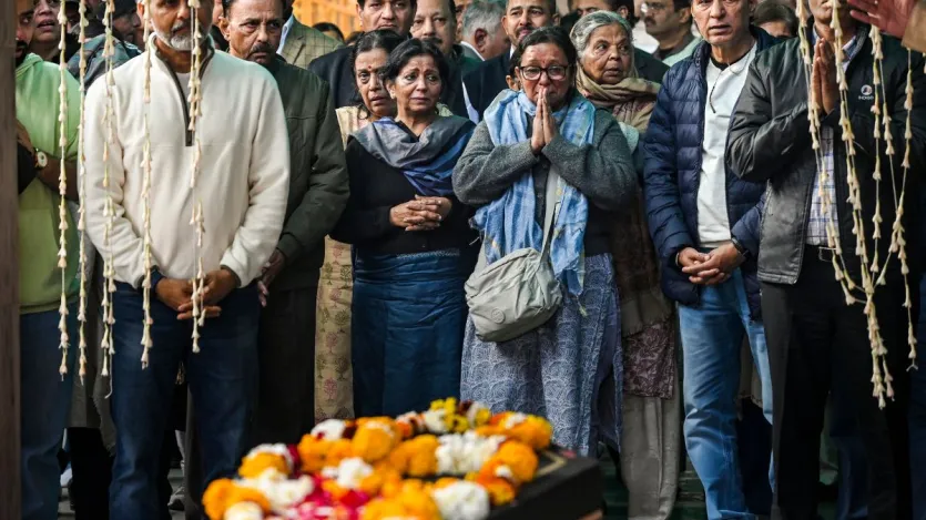 शांभवी पाठक का घर का नाम चीनी था। शांभवी ने उड़ान भरने से पहले ग्वालियर में रह रहीं अपनी दादी को आखिरी संदेश 'गुड मॉर्निंग' भेजा था। 
