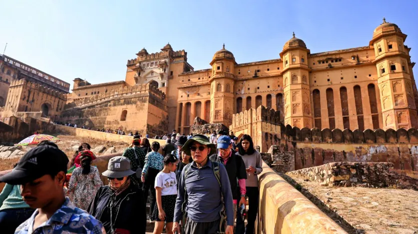 जयपुर के प्रमुख पर्यटन स्थल पूरी तरह भर गए हैं.