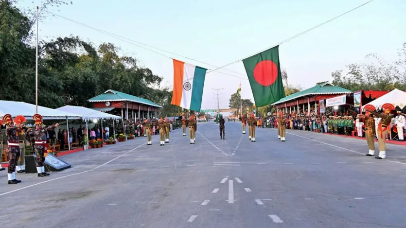 भारत की कुल 15,106.7 किलोमीटर लंबी भूमि सीमा है। लेकिन क्या आप जानते हैं कि भारत के कितने राज्यों से बांग्लादेश की सीमा लगती है।
