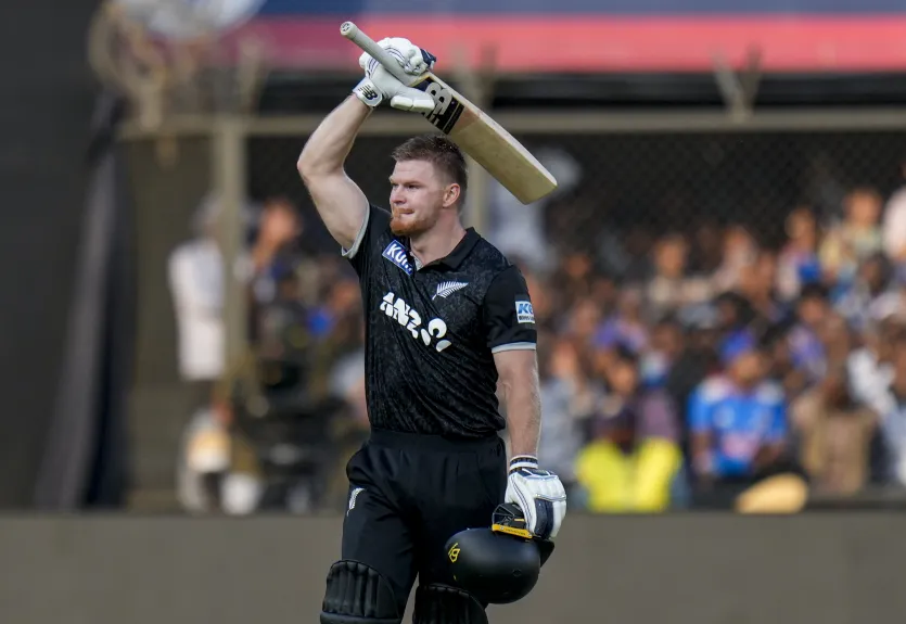 न्यूजीलैंड के ग्लेन फिलिप्स इस लिस्ट में नंबर तीन पर आते हैं। उन्होंने सीरीज के तीन मैच खेलकर 150 रन बनाने में कामयाबी हासिल की। उन्होंने सीरीज में 12 चौके और 4 छक्के लगाए हैं। आखिरी मैच में उन्होंने शानदार सेंचुरी भी ठोकी, जो टीम इंडिया की हार की वजह बन गई। 