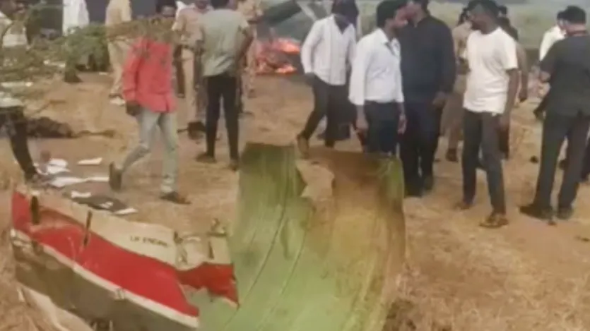 बारामती में आज (बुधवार को) अजित पवार की एक सभा थी, इसमें शिरकत करने के लिए अजित पवार मुंबई से आ रहे थे। प्लेन में उनके साथ 5 लोग और भी सवार थे। 