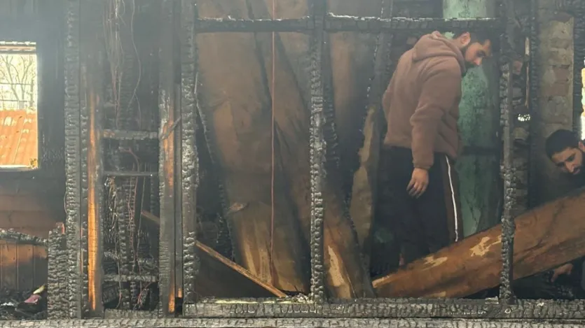 थोड़ी ही देर में आग पर काबू पा लिया गया, जिससे आसपास की इमारतों में फैलने से बच गया। शुरुआती जांच में शॉर्ट सर्किट को आग का कारण मानने से इनकार कर दिया गया है।