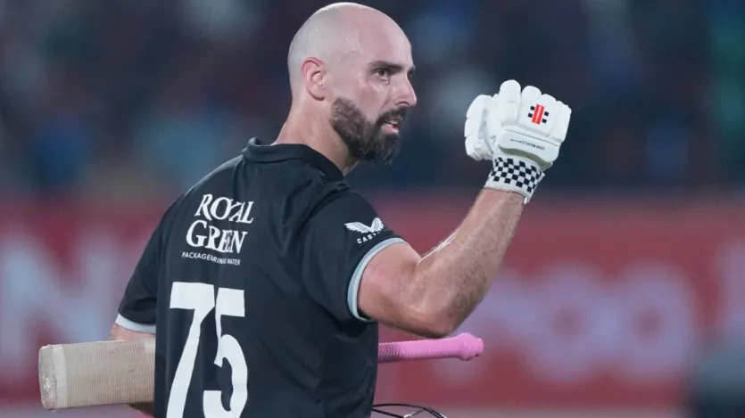 भारत बनाम न्यूजीलैंड वनडे सीरीज के दौरान खेले गए तीन मैचों में सबसे ज्यादा रन न्यूजीलैंड के डेरिल मिचेल ने बनाए हैं। उन्होंने कुल 352 रन ठोकने का काम किया है। इस दौरान उन्होंने दो तो शतक ही लगा दिए। पूरी सीरीज में डेरिल मिचेल ने 31 चौके और आठ छक्के लगाए हैं। 