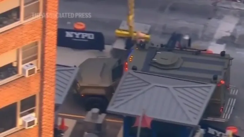 अमेरिका के डेल्टा फोर्स की बात करें तो वो बिना किसी को भनक लगे बिना देखते ही देखते एक देश के राष्ट्रपति को अपने साथ ले गए। ऐसी है ट्रंप की डेल्टा फोर्स...