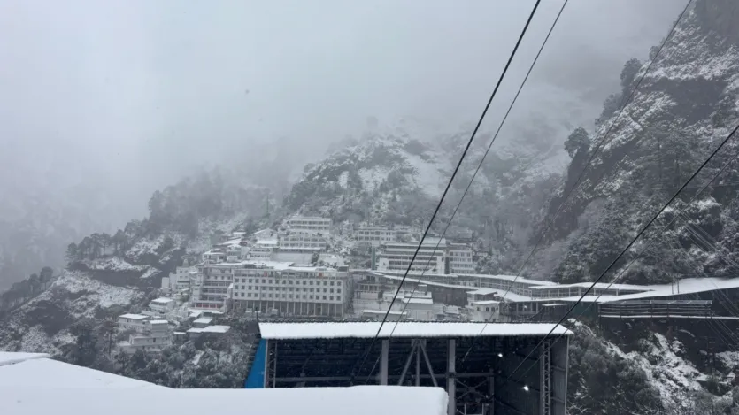 फिलहाल मौसम ठंडा बना रहने की संभावना है और आने वाले दिनों में एक और पश्चिमी विक्षोभ के असर से दोबारा बर्फबारी हो सकती है। ऐसे में श्रद्धालुओं को मौसम अपडेट पर नजर रखने और यात्रा के दौरान सावधानी बरतने की सलाह दी गई है।
