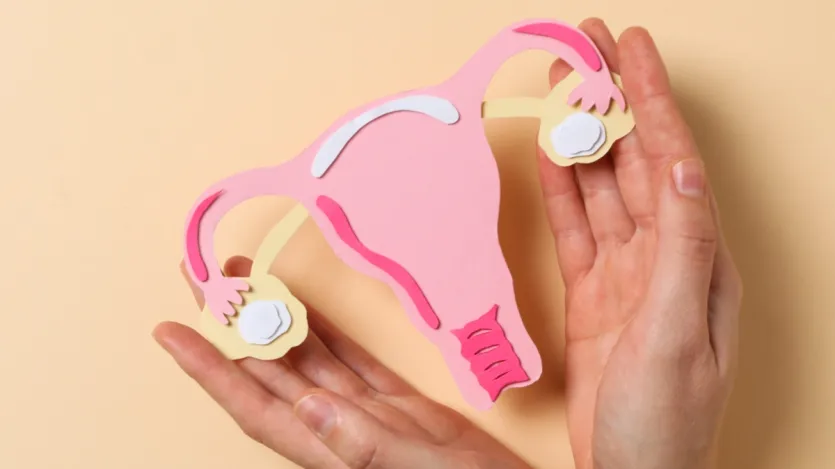 सर्वाइकल कैंसर से बचाव: सर्वाइकल कैंसर की रोकथाम और समय पर इलाज के लिए नियमित जांच बहुत जरूरी है। पैप स्मीयर परीक्षण और एचपीवी परीक्षणों के माध्यम से शुरुआती परिवर्तनों का जल्दी पता लगाया जा सकता है। यदि आपको पेट के निचले हिस्से में लगातार दर्द, असामान्य रक्तस्राव या ऊपर बताए गए किसी भी लक्षण का पता चलता है, तो आपको बिना किसी देरी के डॉक्टर से संपर्क करना चाहिए। समय पर निदान और उचित उपचार से सर्वाइकल कैंसर को गंभीर होने से रोका जा सकता है।