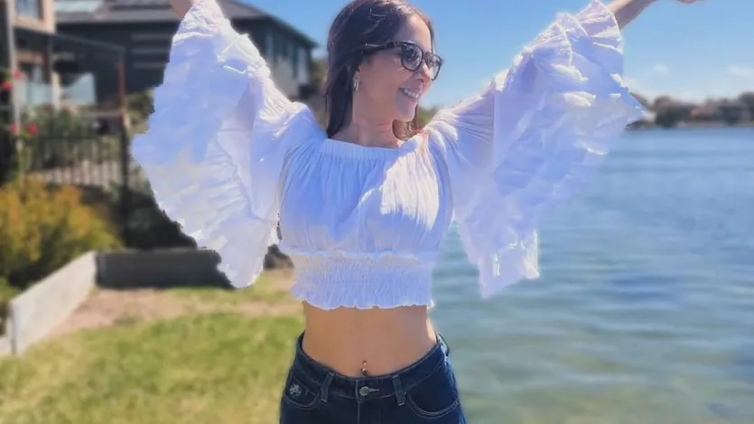 किम शर्मा- शाहरुख खान, अमिताभ बच्चन जैसे सितारों के साथ अपना करियर शुरू करने वालीं किम शर्मा भी सालों पहले अभिनय से दूरी बना चुकी हैं, लेकिन इंडस्ट्री में अब भी एक्टिव हैं। किम अब करण जौहर की टैलेंट मैनेजमेंट कंपनी DCA (धर्मा कॉर्नरस्टोन एजेंसी) में बतौर एग्जीक्यूटिव वाइस प्रेसिडेंट काम कर रही हैं।