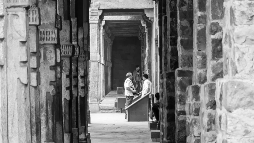 लाल कुँवर के प्रभाव के कारण उनके रिश्तेदारों को उनकी योग्यता को नज़रअंदाज़ करके ऊँचे पद और जागीरें प्रदान की गईं, जिससे पुराने वफादार सरदारों और सेनापतियों में बहुत असंतोष फैल गया।