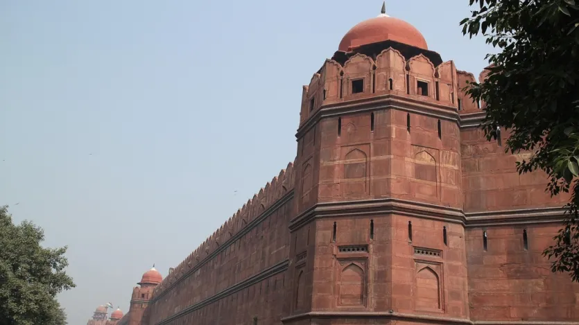 6 जनवरी 1713 को विद्रोहियों से पराजित होने के बाद उन्हें कैद कर लिया गया। जेल में उनकी बेरहमी से हत्या कर दी गई, जिससे मुगल इतिहास का एक बेहद शर्मनाक अध्याय समाप्त हो गया।