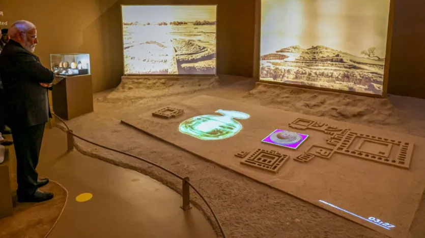 प्रधानमंत्री नरेंद्र मोदी ने कहा कि भगवान बुद्ध का ज्ञान और उनके द्वारा दिखाया गया मार्ग पूरी मानवता के लिए है और बुद्ध के पवित्र अवशेष महज अवशेष नहीं हैं, बल्कि भारत की वंदनीय विरासत का अभिन्न अंग हैं।