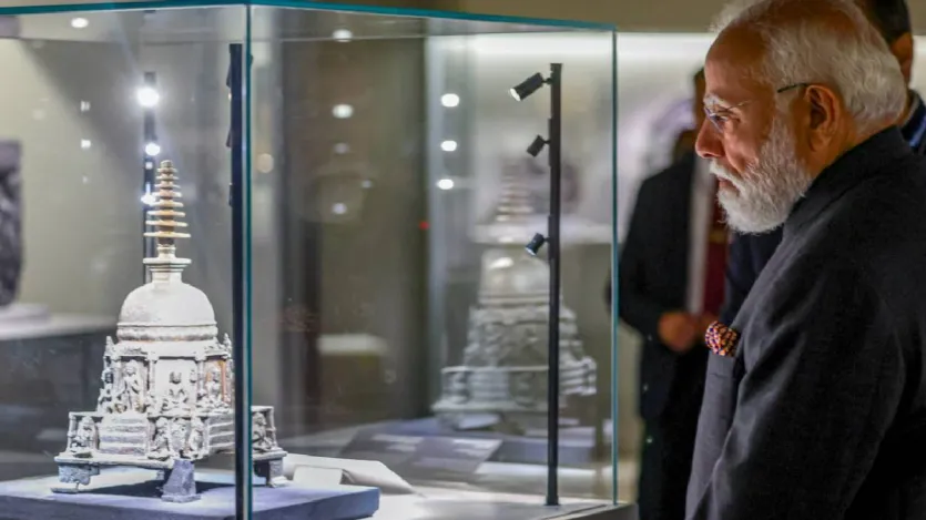 1898 में मिले पवित्र पिपरहवा अवशेषों की भव्य अंतरराष्ट्रीय प्रदर्शनी का उद्घाटन करते हुए मोदी ने कहा कि भगवान बुद्ध सभी के हैं और सभी लोगों को एकजुट करते हैं। 