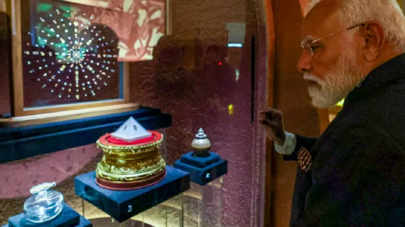 इस दौरान प्रधानमंत्री मोदी ने भी प्रदर्शन देखा. पीएम मोदी ने कहा कि ये अवशेष औपनिवेशिक काल में भारत से ले जाये गये थे, 125 साल तक दूर रहे.