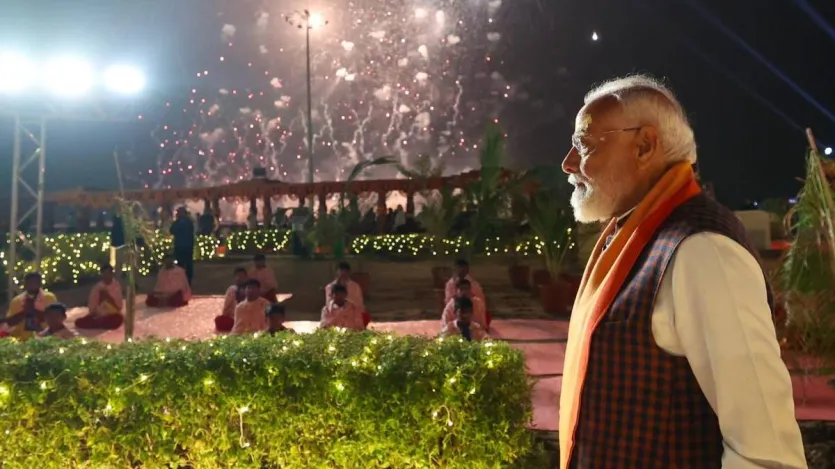  महमूद गजनी ने 1026 ईस्वी में सोमनाथ मंदिर पर हमला किया था, जिसके एक हजार वर्ष पूरे होने की पृष्ठभूमि में यह कार्यक्रम आयोजित किया गया है। बयान के अनुसार सोमनाथ मंदिर नष्ट करने के कई प्रयासों के बावजूद आज आस्था और राष्ट्रीय गौरव के एक शक्तिशाली प्रतीक के रूप में खड़ा है, यह सब मंदिर की प्राचीन महिमा को बहाल करने के सामूहिक संकल्प और प्रयासों के कारण संभव हुआ है। 