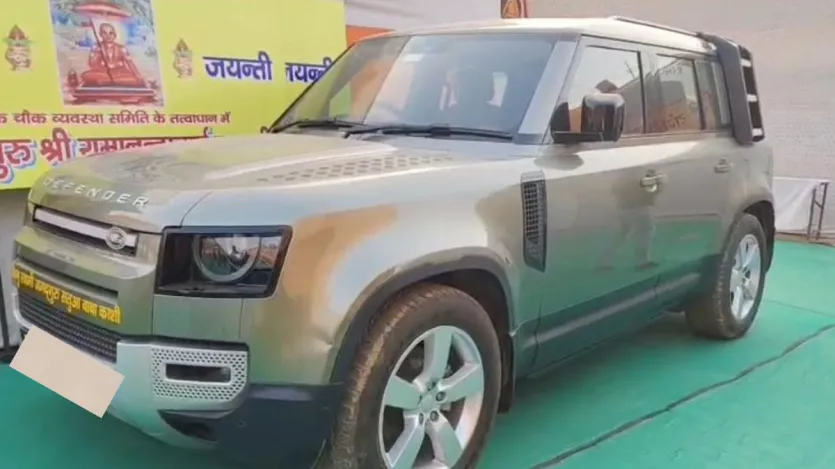 बताया जा रहा है कि माघ मेले में साधु संतों के पास मौजूद यह सबसे महंगी कार है। इस कार की कीमत दो करोड़ 85 लाख के करीब है। इसके रजिस्ट्रेशन शुल्क को मिला लें तो इस कार की कीमत 3 करोड़ से ऊपर होती हैं।