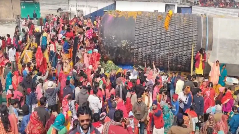 आचार्य किशोर कुणाल के द्वारा साल 2012 में पुर्वी चम्पारण जिले के कैथवलिया गांव में भूमि पूजन के साथ विराट रामायण मंदिर का नींव रखी गई थी। इसके बाद विराट रामायण मंदिर के लिए जमीन अर्जित को लेकर कई बाधाओं को दूर किया गया। अब बिराट रामायण मंदिर के भूमि पूजन कर्ता आचार्य कुणाल किशोर इस दुनिया में नही रहे। इसके बाद उनके पुत्र सायन किशोर अपने पिता के सपनों को सकार करने में जुटे हैं।
