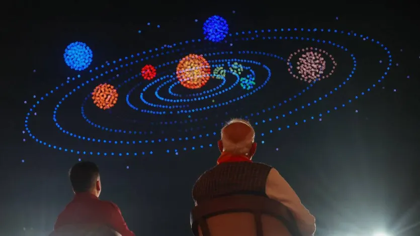 सोमनाथ के गौरवशाली इतिहास पर ड्रोन शो का आयोजन किया गया। प्रधानमंत्री मोदी ने कहा कि सोमनाथ की पावन धरा से निकला यह प्रकाशपुंज पूरे विश्व को भारत की सांस्कृतिक शक्ति का संदेश दे रहा है। 
