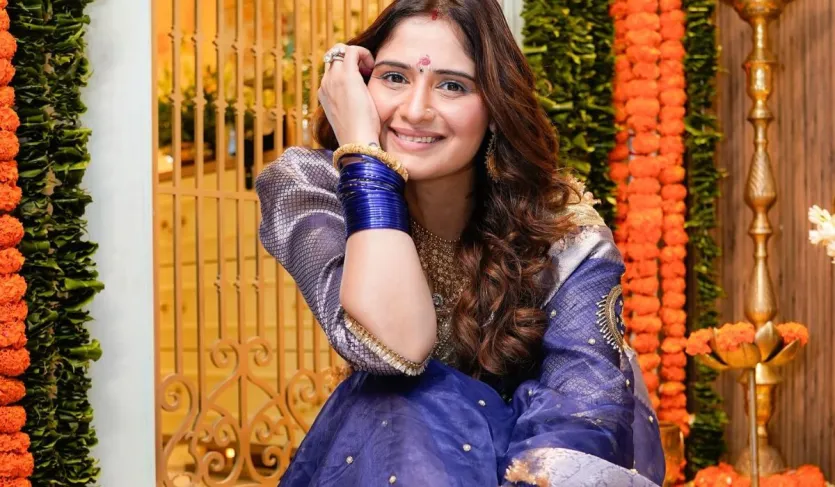 इसी बातचीत के दौरान आरती सिंह ने आगे बताया कि पति दीपक चौहान से शादी के बाद वह काफी शांत हो गई हैं. उन्होंने बताया कि उनकी चिंता और घबराहट काफी हद तक कम हो गई है क्योंकि उनके पति बहुत बुद्धिमान हैं, जो हर बात को बहुत शांति से सुलझा लेते हैं. उन्होंने बताया कि जब भी वह परेशान होती हैं तो उनके पति उस स्थिति को परिपक्वता के साथ संभाल लेते हैं.