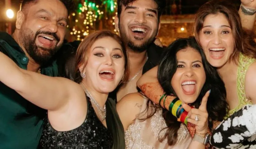 शेफाली जरीवाला का निधन 27 जून 2025 को हुआ था, जब उन्होंने इस दुनिया को छोड़ा तब उनकी उम्र महज 42 साल थी। उनकी मौत से उनके करीबियों को गहरा सदमा लगा। इसी तरह, बिग बॉस 13 के विजेता सिद्धार्थ शुक्ला का 2 सितंबर, 2021 को निधन हो गया और जब उनकी मृत्यु हुई तब वह सिर्फ 40 वर्ष के थे। आरती सिंह ने दोनों को याद करते हुए कहा कि वह उन्हें आज तक नहीं भूल पाई हैं.