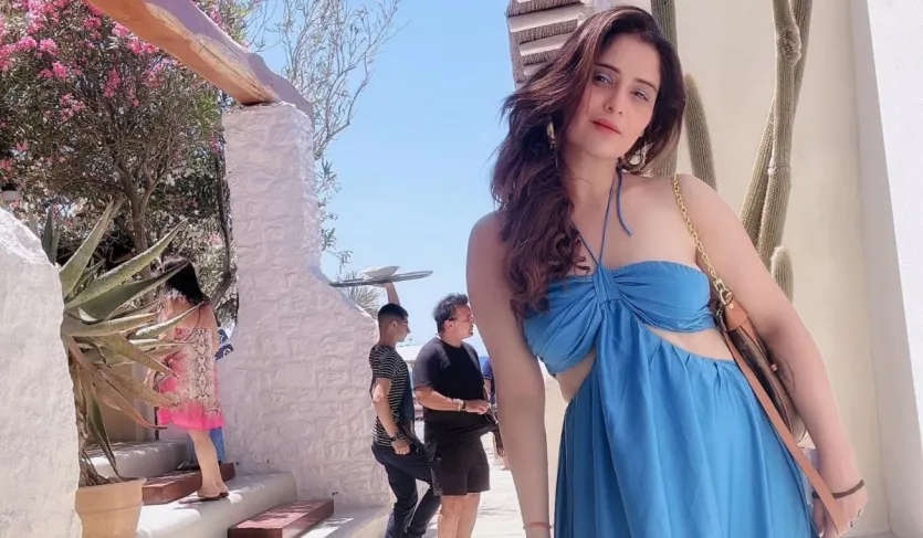 आरती सिंह ने कहा, 'यह बहुत डरावना है और मुझे बेचैन भी करता है। मैं बहुत घबराया हुआ और डरा हुआ महसूस करता हूं और कभी-कभी मैं भावुक भी हो जाता हूं और खुद को शांत करने के लिए पारस छाबड़ा को फोन करता हूं। यह बस मुझे डराता है. ये सब मैं आज तक नहीं भूल पाया हूं.